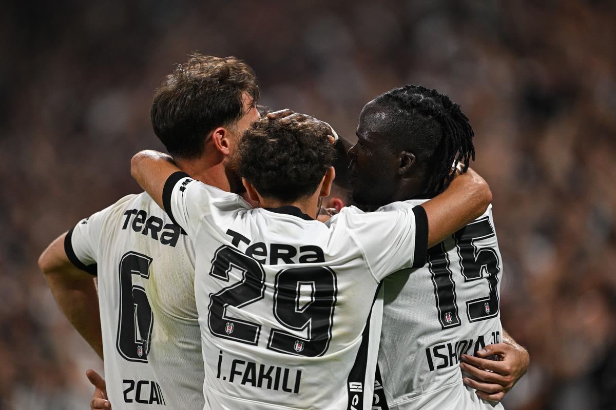 Beşiktaş UEFA Avrupa Ligi nde Midtjylland ı geçmeyi bildi 5
