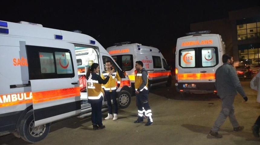 Iğdır&rsquo;da Ka&ccedil;ak G&ouml;&ccedil;menleri Taşıyan Minib&uuml;s Devrildi: 26 Yaralı