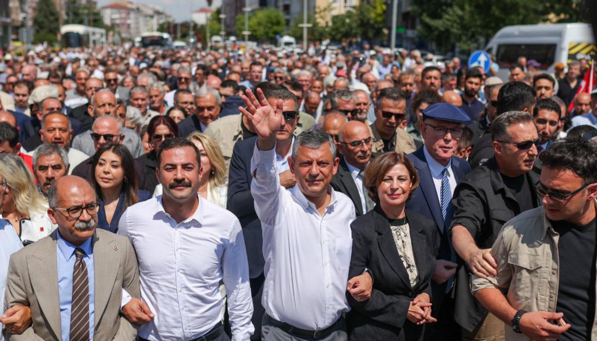 Hem Yeni Parti hem Değişim Partisi... Özgür Özel in beklediği gün geldi 1