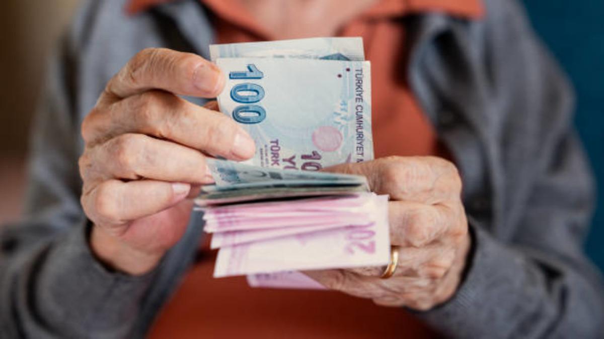 AK Partili eski bakandan &ccedil;ağrı! Emekli maaşlarında yeni d&ouml;nem mi? 2