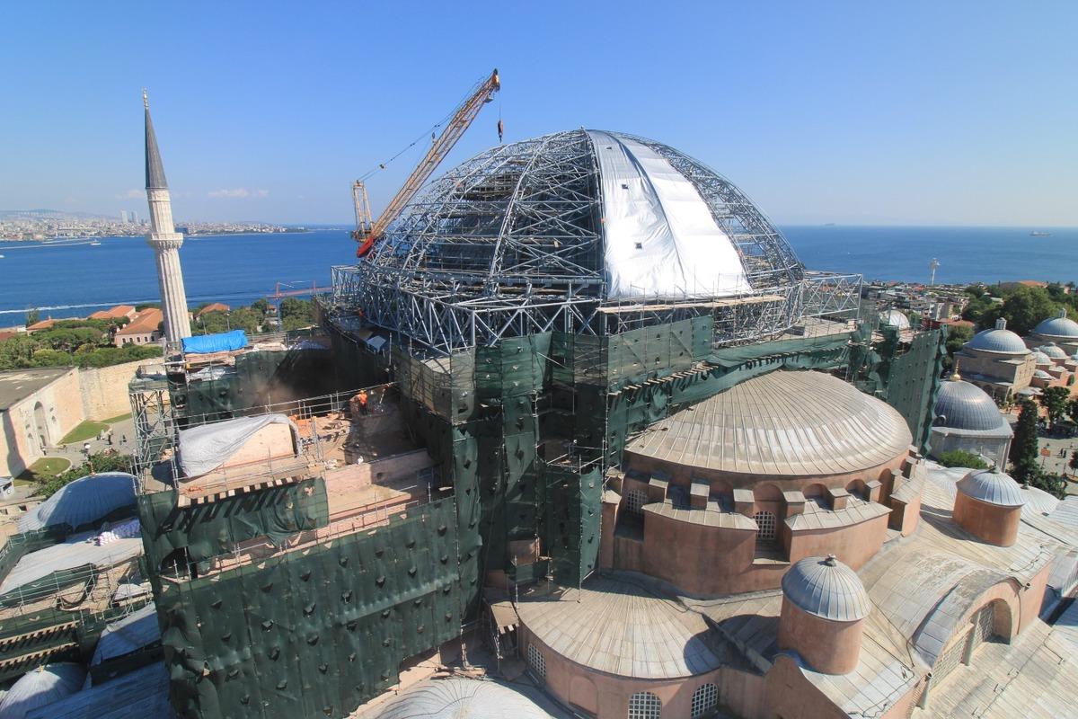 Ayasofya Camii nde restorasyonda yeni d&ouml;nem! Bakan Ersoy: "&Ouml;nemli bir aşamayı daha başlattık" 4