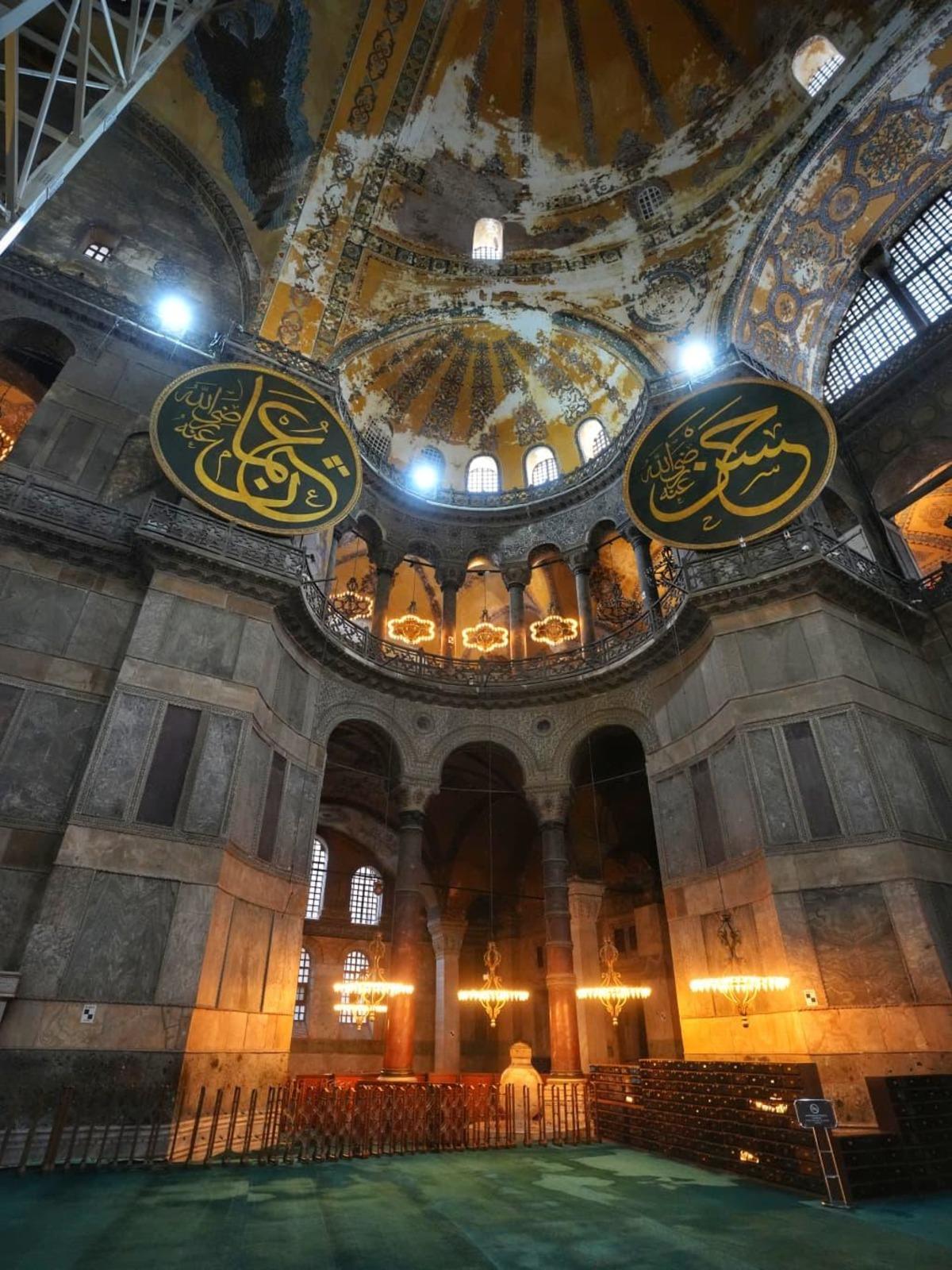 Ayasofya Camii nde restorasyonda yeni d&ouml;nem! Bakan Ersoy: "&Ouml;nemli bir aşamayı daha başlattık" 10