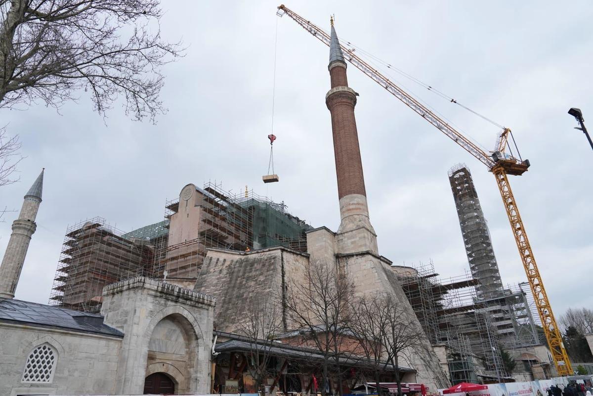 Ayasofya Camii nde restorasyonda yeni d&ouml;nem! Bakan Ersoy: "&Ouml;nemli bir aşamayı daha başlattık" 11