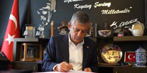 CHP'den istifa etti, "Yeni Parti"yi kurdu