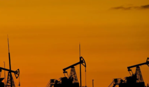 Brent petrol&uuml;n varili 99,63 dolardan işlem g&ouml;r&uuml;yor