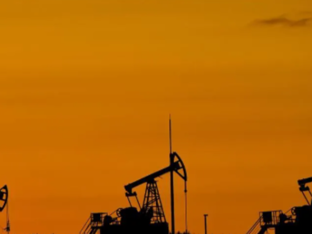 Brent petrol&uuml;n varili 99,63 dolardan işlem g&ouml;r&uuml;yor