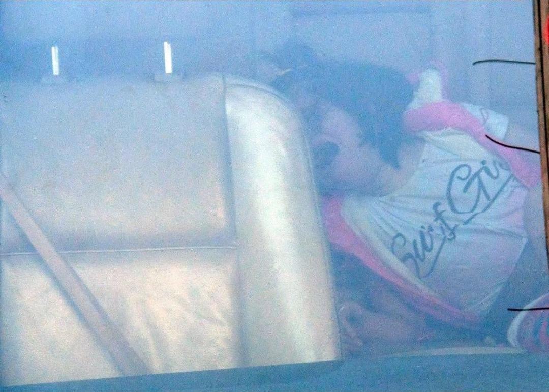 Cipte Bırakılan Engelli &Ccedil;ocuk Cam Kırılarak Kurtarıldı