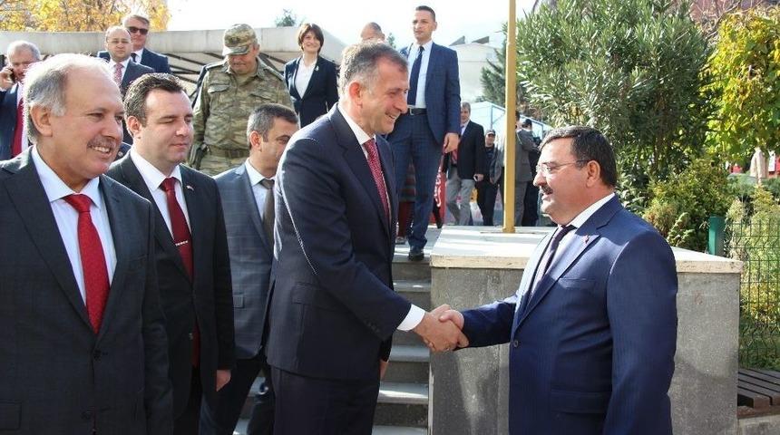 Acara Özerk Cumhuriyeti Başkanı Pataradze Artvin Belediyesini Ziyaret Etti