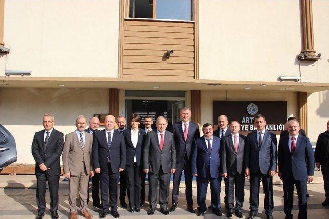 Acara Özerk Cumhuriyeti Başkanı Pataradze Artvin Belediyesini Ziyaret Etti