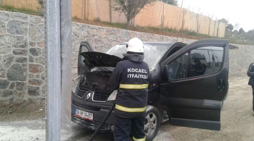 Motoru Tutuşan Araç, İtfaiyeyi Harekete Geçiri