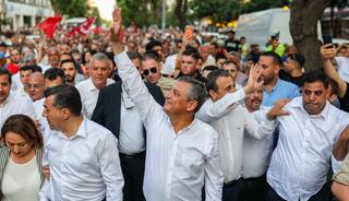 &Ouml;zg&uuml;r &Ouml;zel'den Yeni Parti sonrası ilk mesaj