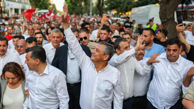 Özgür Özel'den Yeni Parti sonrası ilk mesaj