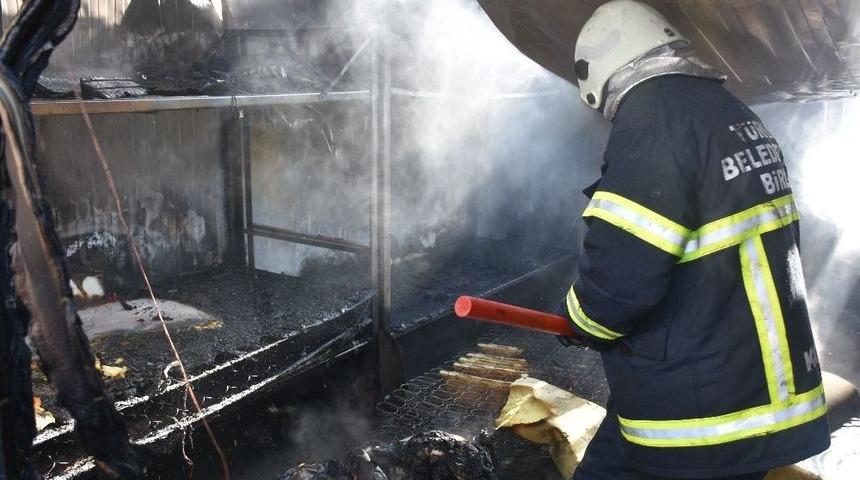 Adliye Şantiyesindeki Konteynerler Yandı