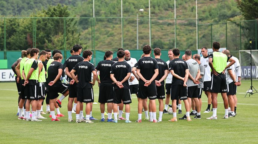 Beşiktaş, Midtjylland ma&ccedil;ının hazırlıklarına ara vermeden başladı