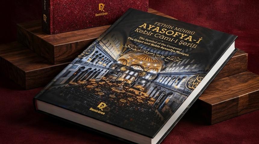 Ayasofya&rsquo;nın yeniden ibadete a&ccedil;ılmasının 6&rsquo;ncı yıl d&ouml;n&uuml;m&uuml; koleksiyon bir eserle ta&ccedil;landı