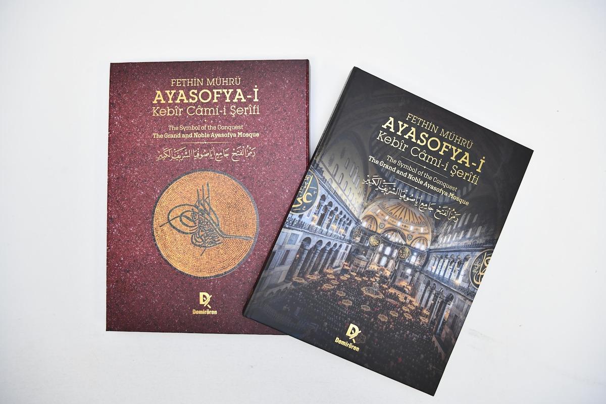 Ayasofya’nın yeniden ibadete açılmasının 6’ncı yıl dönümü koleksiyon bir eserle taçlandı 2