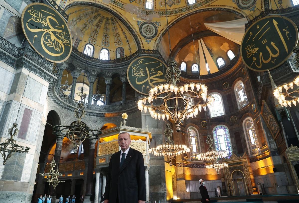 Ayasofya’nın yeniden ibadete açılmasının 6’ncı yıl dönümü koleksiyon bir eserle taçlandı 1
