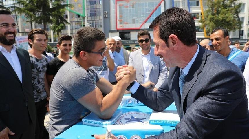 Gen&ccedil;ler Bilek G&uuml;reşi Turnuvasında Ter D&ouml;kecek