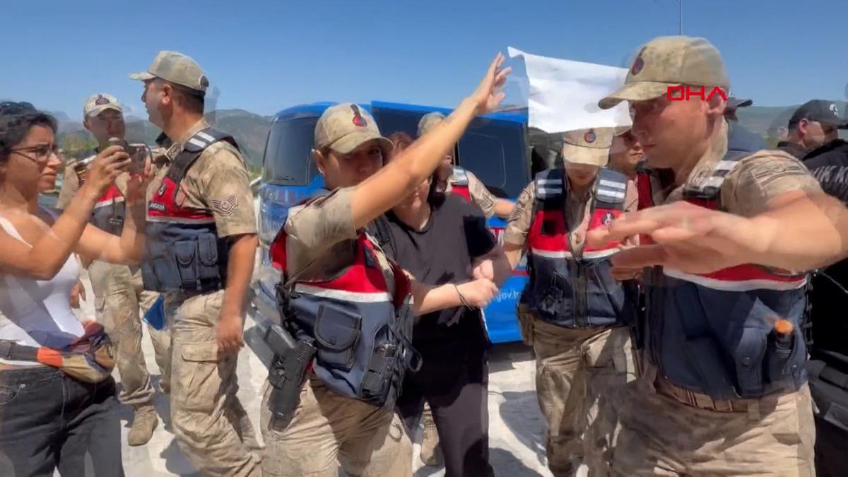 Gülistan Doku soruşturması... Tuncay Sonel in eşi katil sloganlarıyla adliyeye getirildi 2