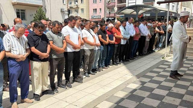 Bolu’da uçuruma yuvarlanan cipte hayatını kaybeden iki sevgili son yolculuklarına uğurlandı 13