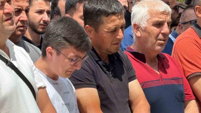 Bolu’da uçuruma yuvarlanan cipte hayatını kaybeden iki sevgili son yolculuklarına uğurlandı 11