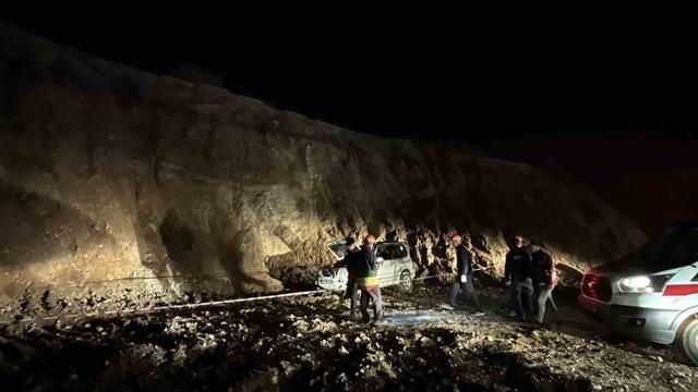 Bolu’da uçuruma yuvarlanan cipte hayatını kaybeden iki sevgili son yolculuklarına uğurlandı 7