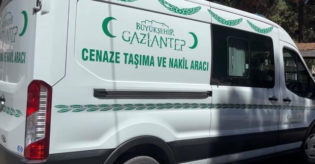 Gaziantep’te refüje çarpan motosikletin genç sürücüsü hayatını kaybetti 2