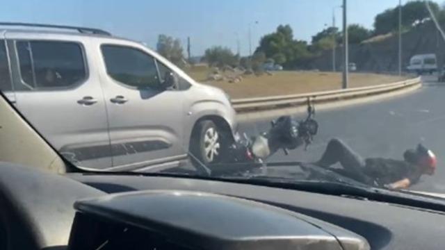 İzmir’de motosikletliye kasten çarpıp kaçan sürücüye ağır ceza