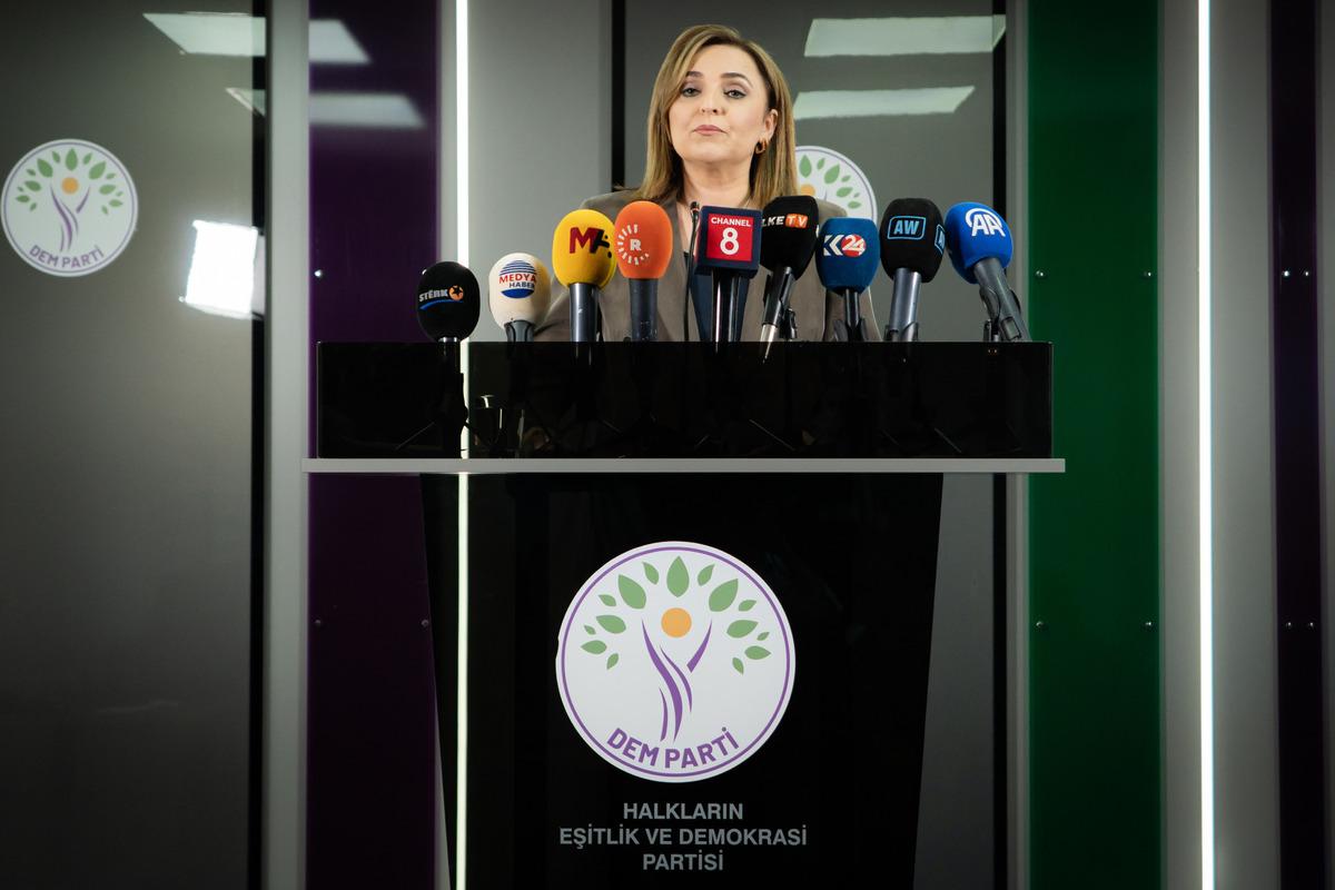 DEM Parti S&ouml;zc&uuml;s&uuml; Doğan dan dikkat &ccedil;eken a&ccedil;ıklama: "&Ouml;n&uuml;m&uuml;zdeki g&uuml;nler ve saatler kritik olacak" 2