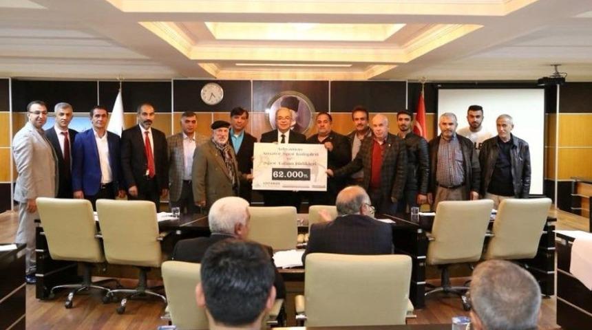 Adıyaman Belediyesinden Amat&ouml;r Spor Kul&uuml;plerine Destek