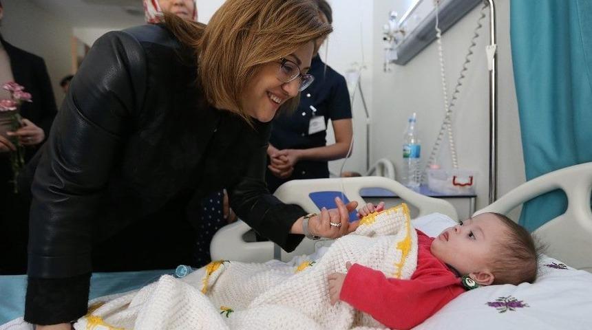 Fatma Şahin, İnayet Top&ccedil;uoğlu Hastanesini İnceledi