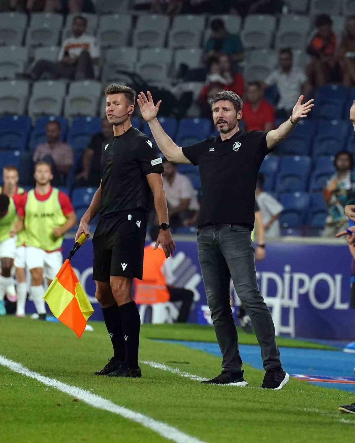 Mark van Bommel, Belçika’nın yeni teknik direktörü oldu 1