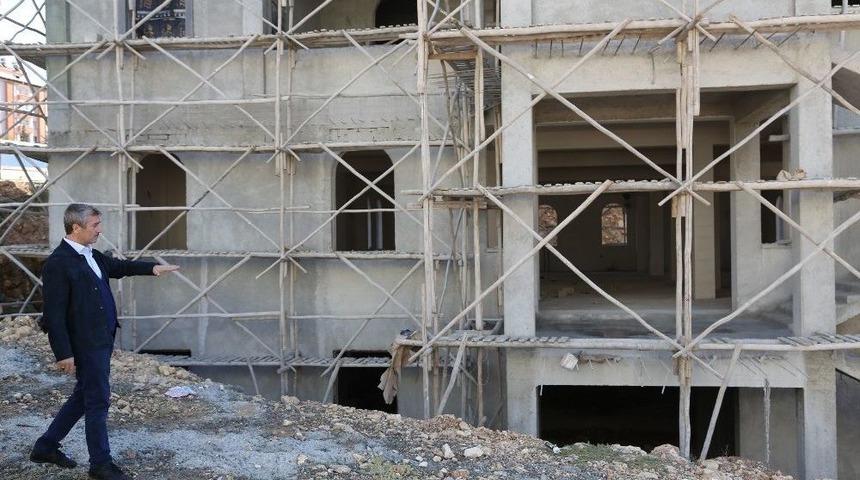 Başkan Tahmazoğlu, Cami İnşaatlarını İnceledi