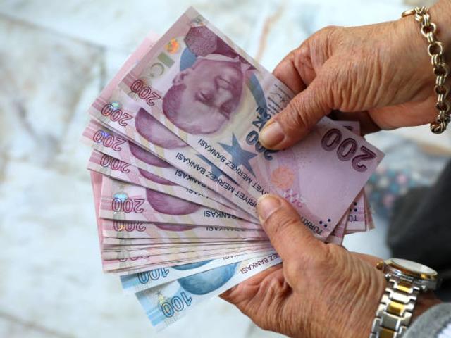 En d&uuml;ş&uuml;k emekli maaşı belli oldu! Zam farkı ne zaman yatacak?