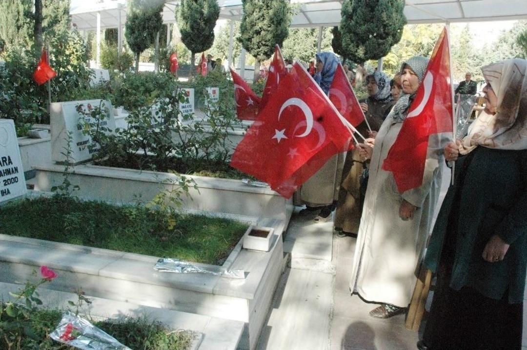 Şehit Annesi:, "r&uuml;yamda Oğlumun Artık &Ccedil;ocukluk Halini G&ouml;r&uuml;yorum"