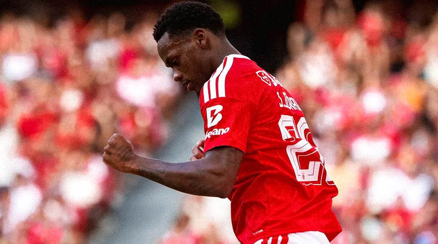 Jhon Duran'dan Benfica formasıyla muhteşem başlangı&ccedil;! 2 dakikada ma&ccedil;a damga vurdu