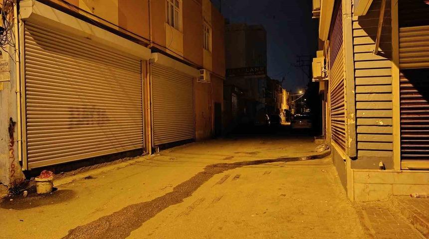 Sokak ortasında silahlı saldırıya uğrayan gen&ccedil; kadın hayatını kaybetti