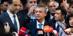 Mansur Yavaş Yeni Parti'ye ge&ccedil;ecek mi? &Ouml;zg&uuml;r &Ouml;zel'den a&ccedil;ıklama 