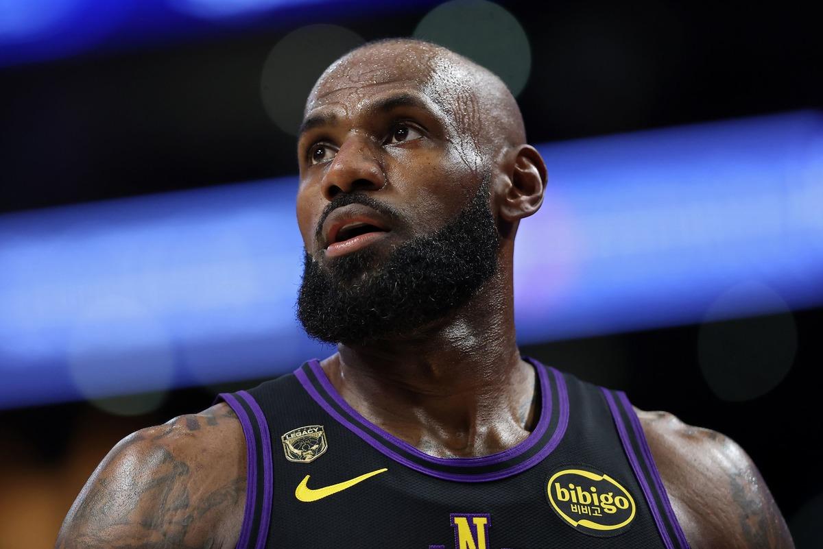 Beklenmedik anlaşma! LeBron James in yeni adresi belli oldu 1