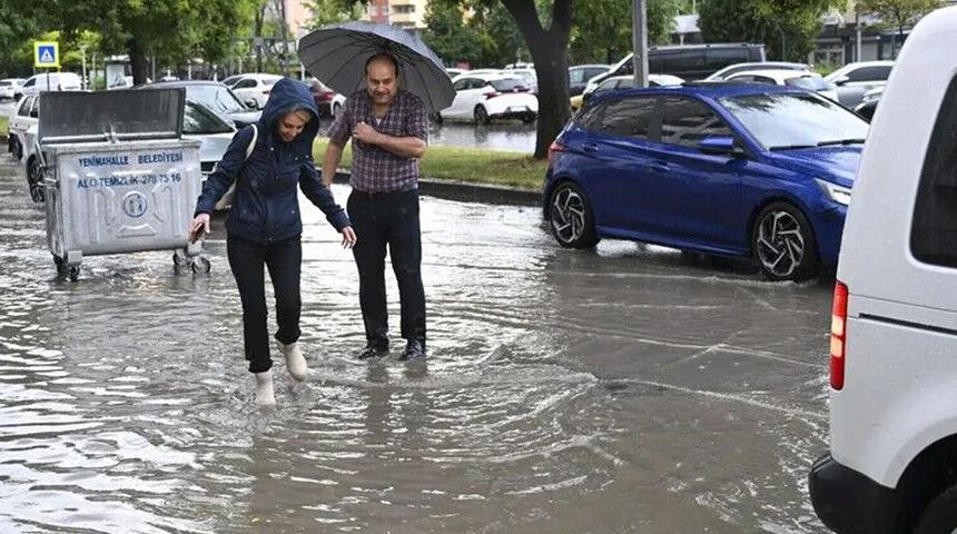 Ankara&rsquo;da sağanak etkili oldu
