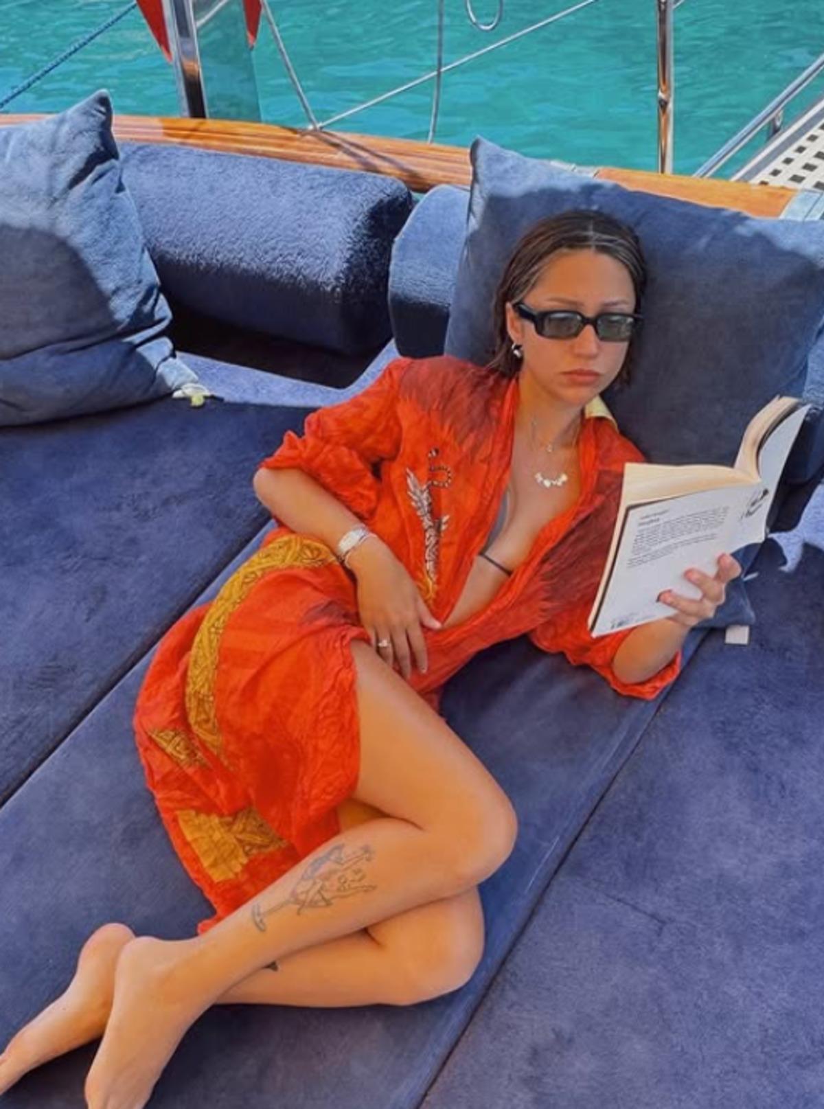 "En seksi Türk kadını" seçilmişti! Zeynep Bastık tekne tatili pozlarıyla gündemde 5