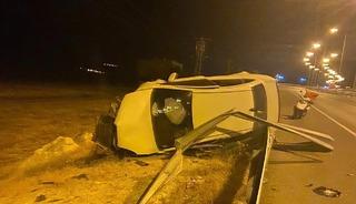 Siirt&rsquo;te hafif ticari ara&ccedil; takla attı, s&uuml;r&uuml;c&uuml; kazayı yara almadan atlattı