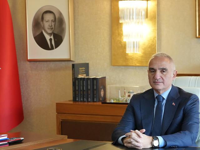 Bakan Ersoy: Aspendos'un 2 bin yıllık 300 metrelik tiyatro caddesini ortaya &ccedil;ıkardık