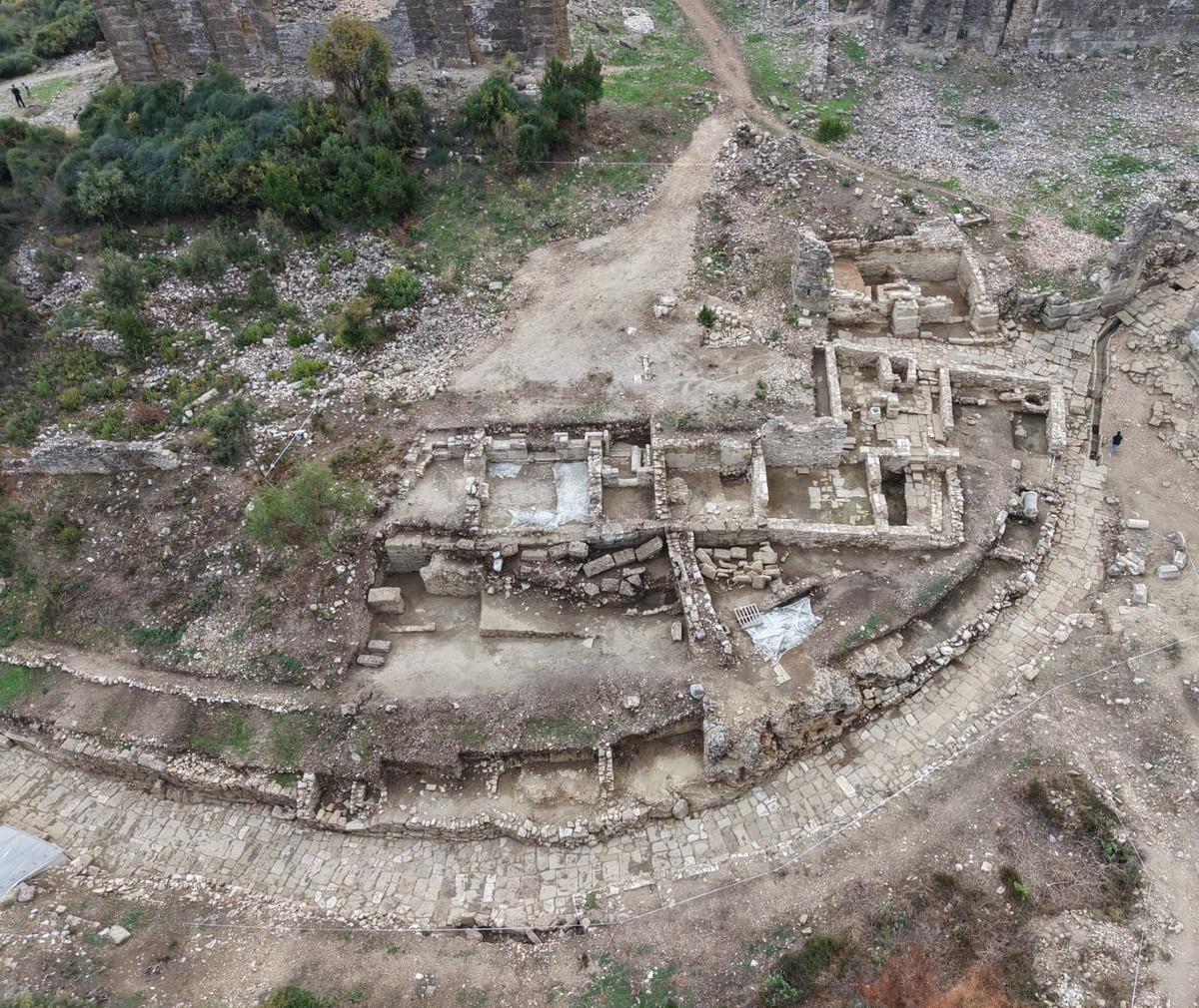Bakan Ersoy: Aspendos un 2 bin yıllık 300 metrelik tiyatro caddesini ortaya çıkardık 6