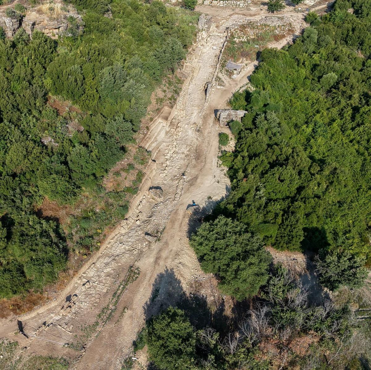 Bakan Ersoy: Aspendos un 2 bin yıllık 300 metrelik tiyatro caddesini ortaya çıkardık 2