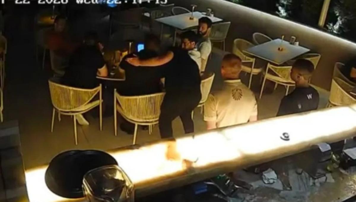 Ünlü iş insanına saldırı! Yanına yaklaşıp defalarca bıçakladı 1