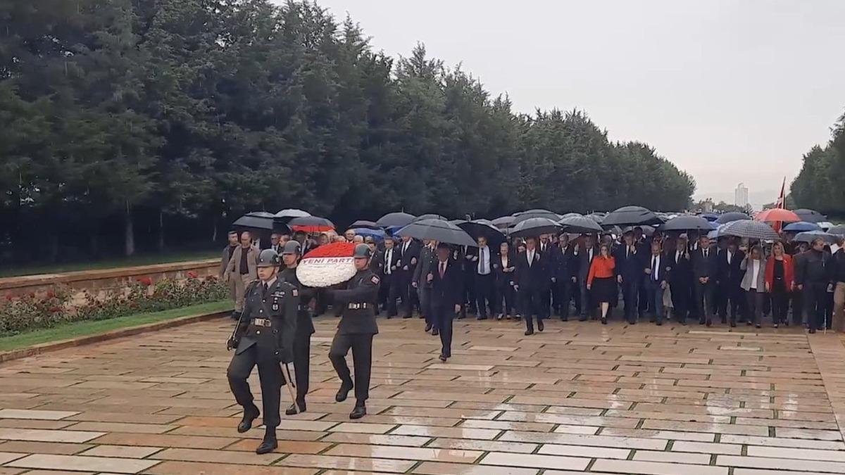 Yeni Parti den ilk ziyaret Anıtkabir e! Özgür Özel ve ekibi Ata nın huzurunda 1
