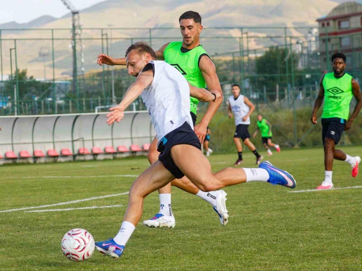 Erzurumspor FK, ikinci etap kampını tamamladı 1