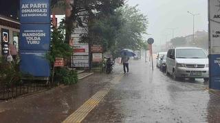 Bursa’da yollar göle döndü, vatandaşlar zor anlar yaşadı
