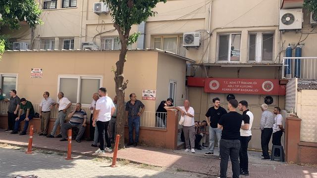 7 yaşındaki kızlarının g&ouml;z&uuml; &ouml;n&uuml;nde... Yastıkla y&uuml;z&uuml;n&uuml; kapatıp ateş etmiş 8